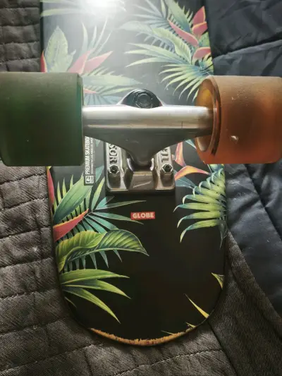 Longboard Globe con diseño tropical - miniatura 3
