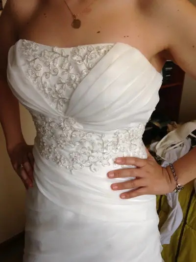 Vestido de Novia Blanco con Encaje y Volantes - miniatura 1