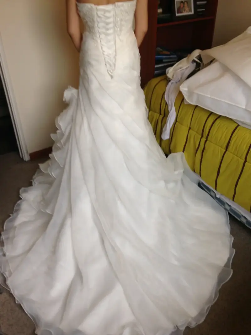 Vestido de Novia Blanco con Encaje y Volantes - 2