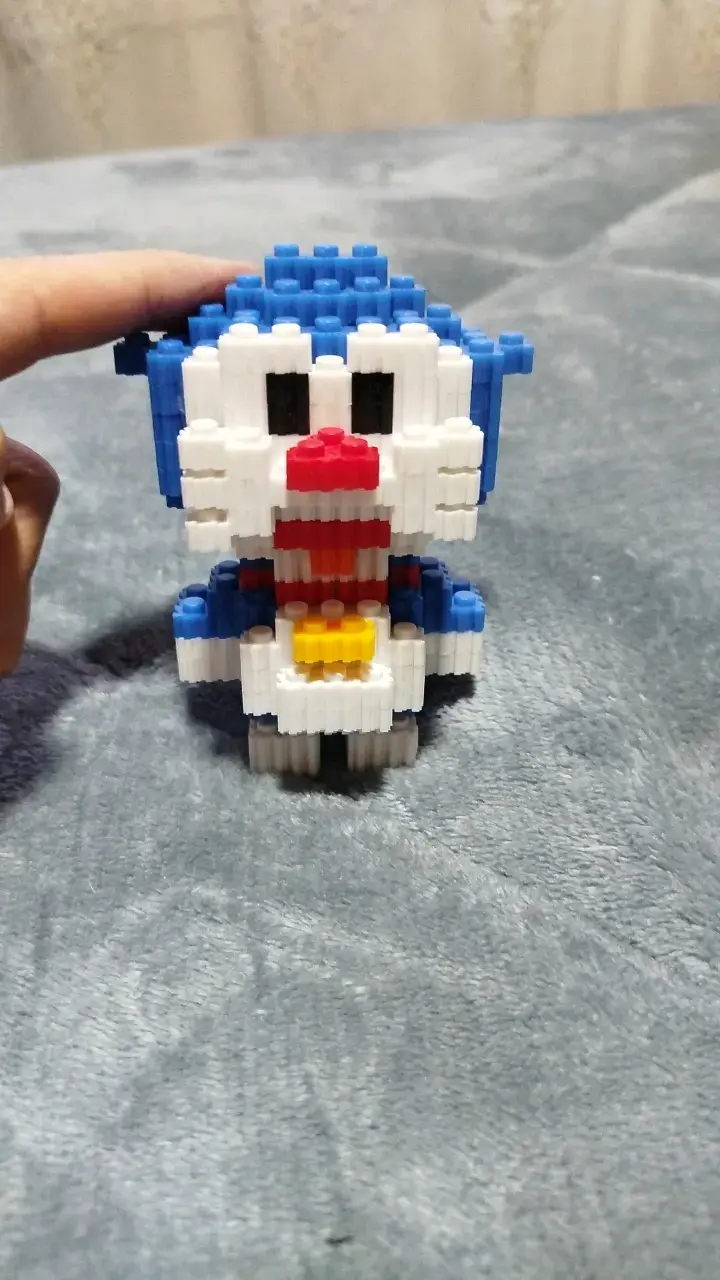 Figura Doraemon armada - 2