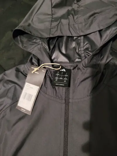 Cortaviento Negra con Capucha Adidas - miniatura 2