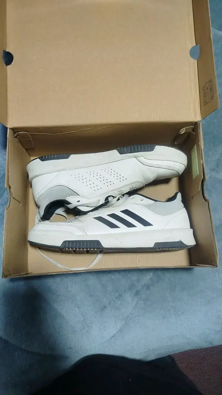 Zapatillas deportivas Adidas blancas poco usadas - 1