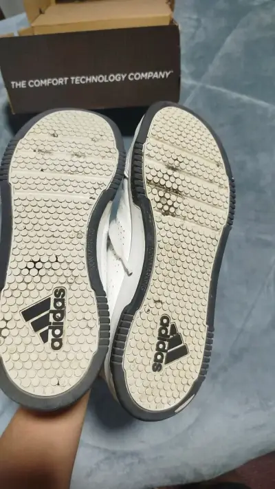 Zapatillas deportivas Adidas blancas poco usadas - miniatura 4