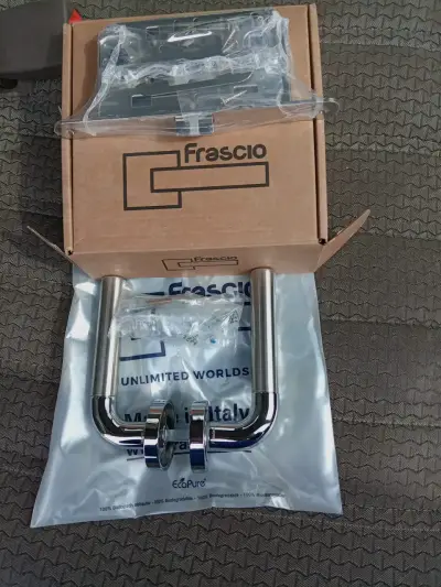 Par de manillas Frascio cromadas para puerta - miniatura 1