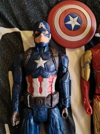 Figuras de acción Capitán América e Iron Man - miniatura 3