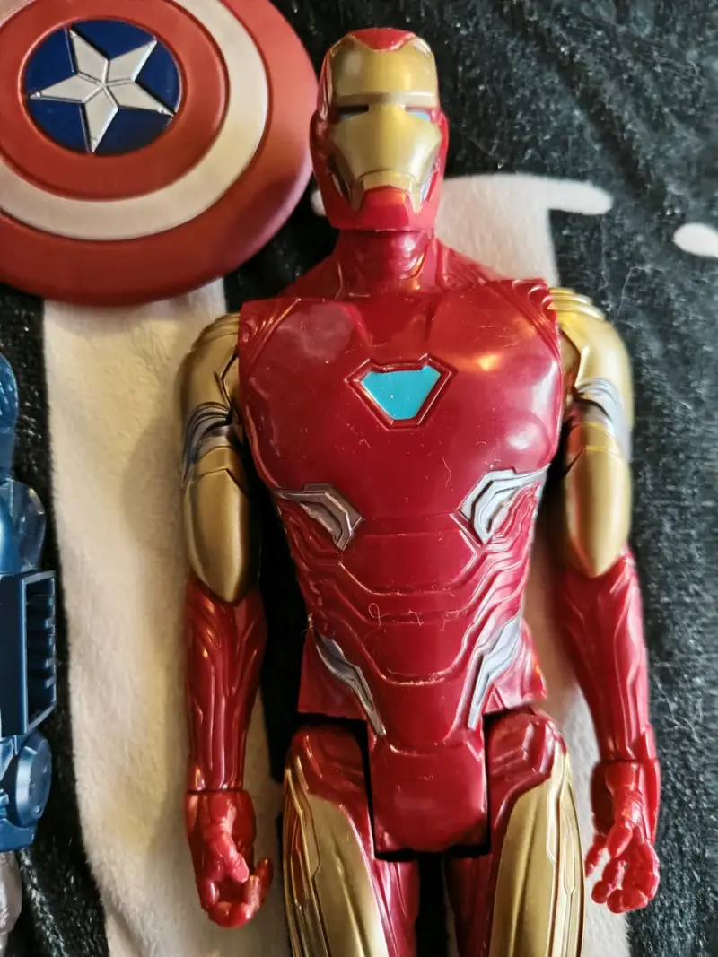 Figuras de acción Capitán América e Iron Man - 4