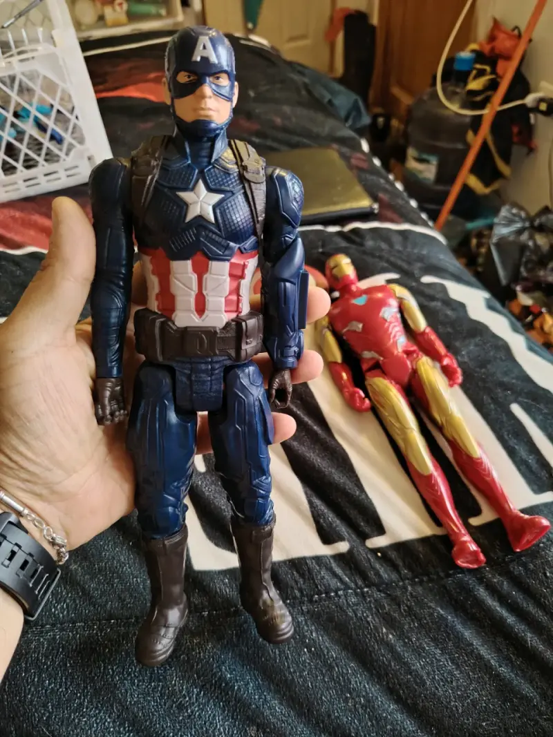 Figuras de acción Capitán América e Iron Man - 6