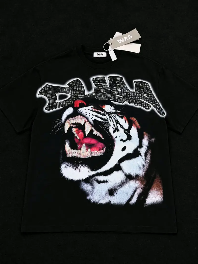 Polera negra con diseño de tigre Duaa - 1