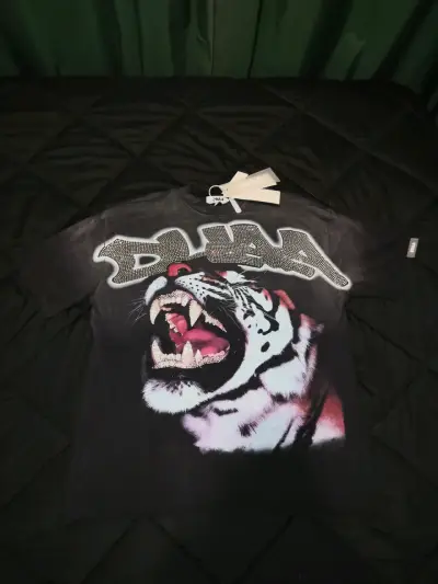 Polera negra con diseño de tigre Duaa - miniatura 2