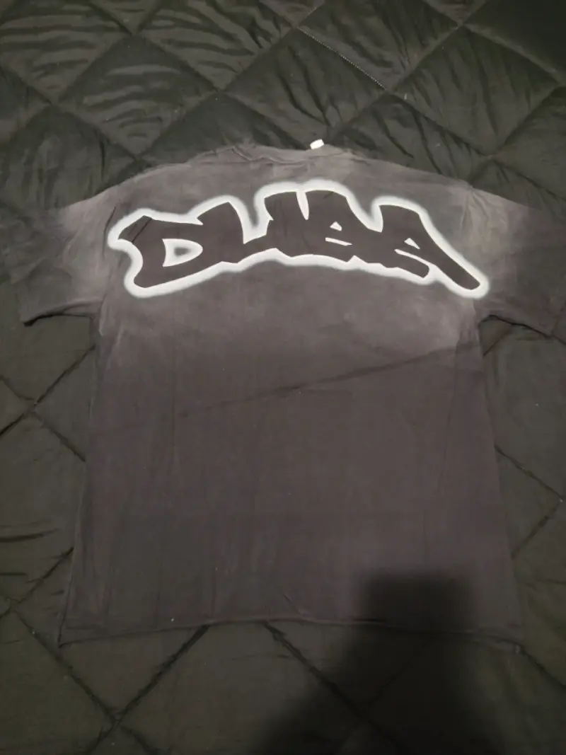 Polera negra con diseño de tigre Duaa - 3