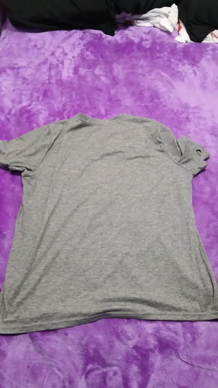 Polera gris con diseño de girasol - 2