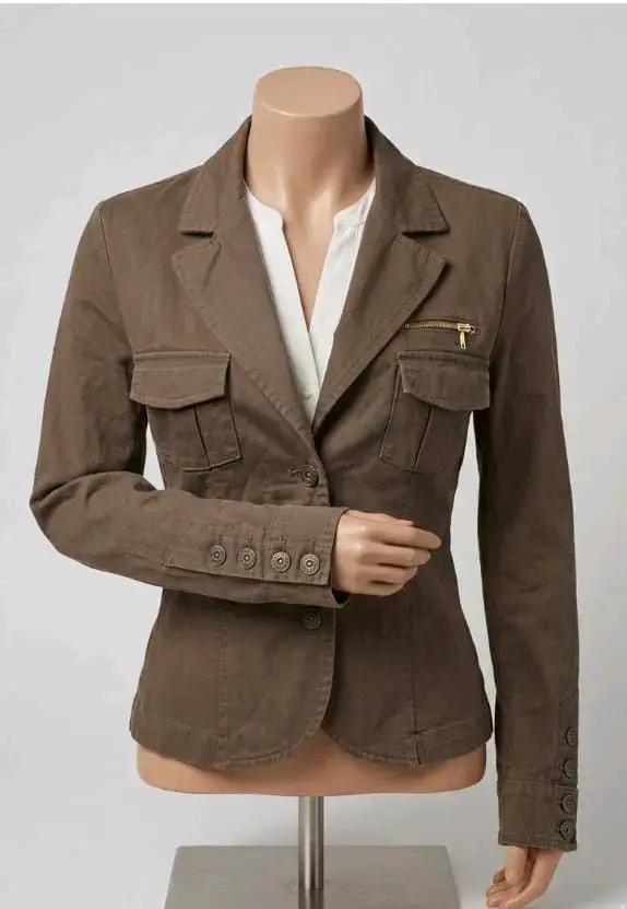 Chaqueta de mujer marrón con bolsillos