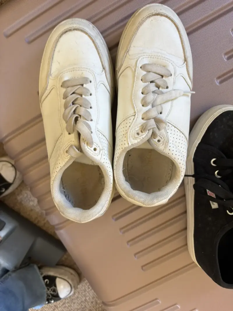 Zapatillas casuales blancas y negras para mujer - 3