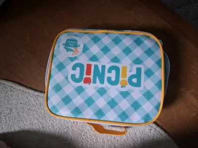 Set de picnic infantil con accesorios de juguete - miniatura 1