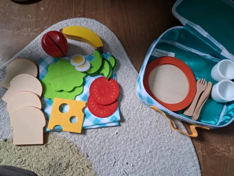 Set de picnic infantil con accesorios de juguete - 2