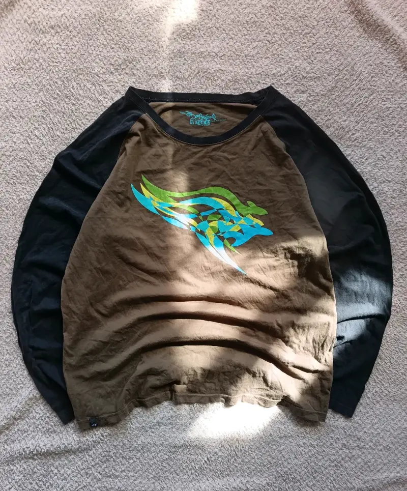 Polera manga larga Doo australia y2k - 1
