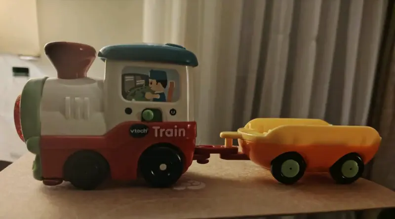 Pista de tren interactiva para niños con accesorios - 5