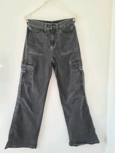 Pantalones cargo gris oscuro con bolsillos - miniatura 1