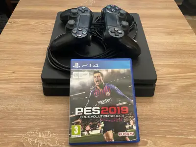 Consola PS4 con dos controles y PES 2019 - miniatura 1