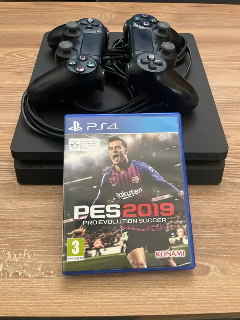 Consola PS4 con dos controles y PES 2019 - 2