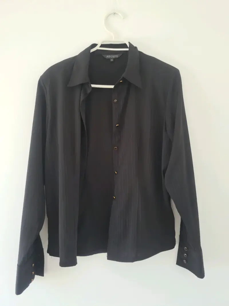 Camisa negra de mujer Adolfo con botones - 1