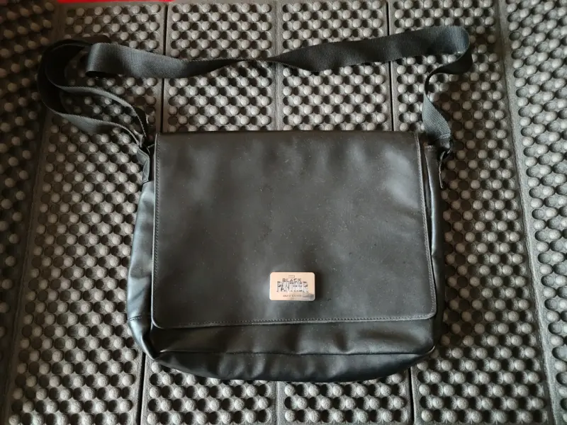 Bolso bandolera Black Panther de edición limitada - 1