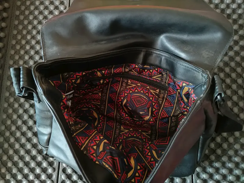Bolso bandolera Black Panther de edición limitada - 3