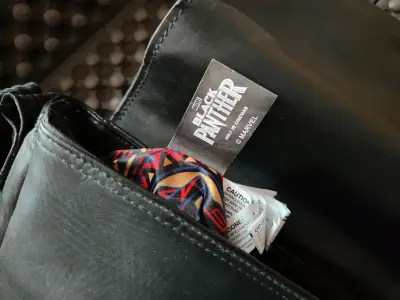 Bolso bandolera Black Panther de edición limitada - miniatura 4
