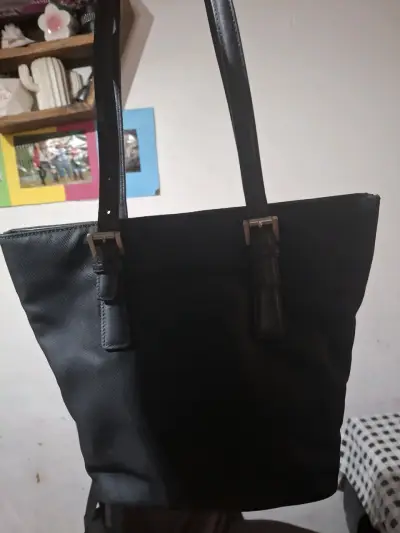 Bolso de mano negro Coach elegante - miniatura 1