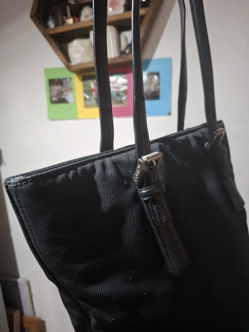 Bolso de mano negro Coach elegante - 4