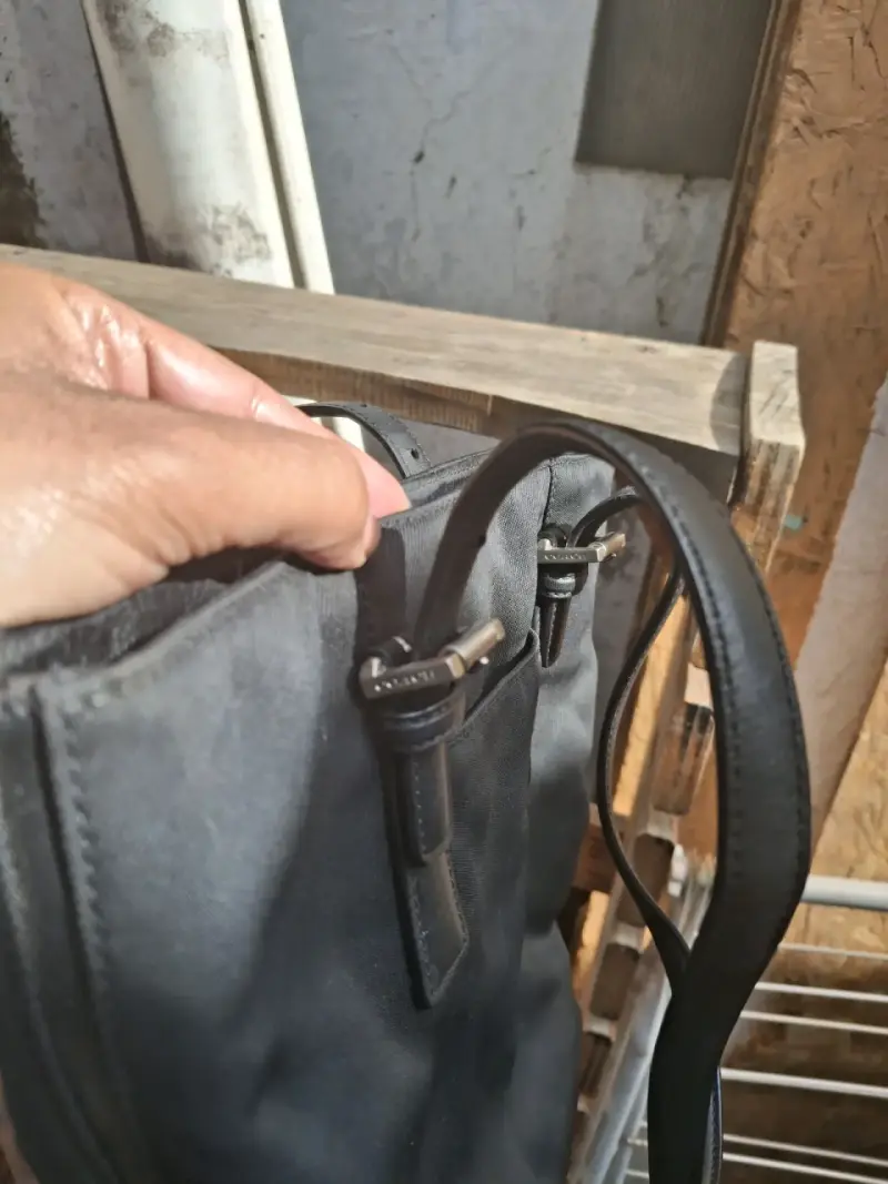Bolso de mano negro Coach elegante - 6