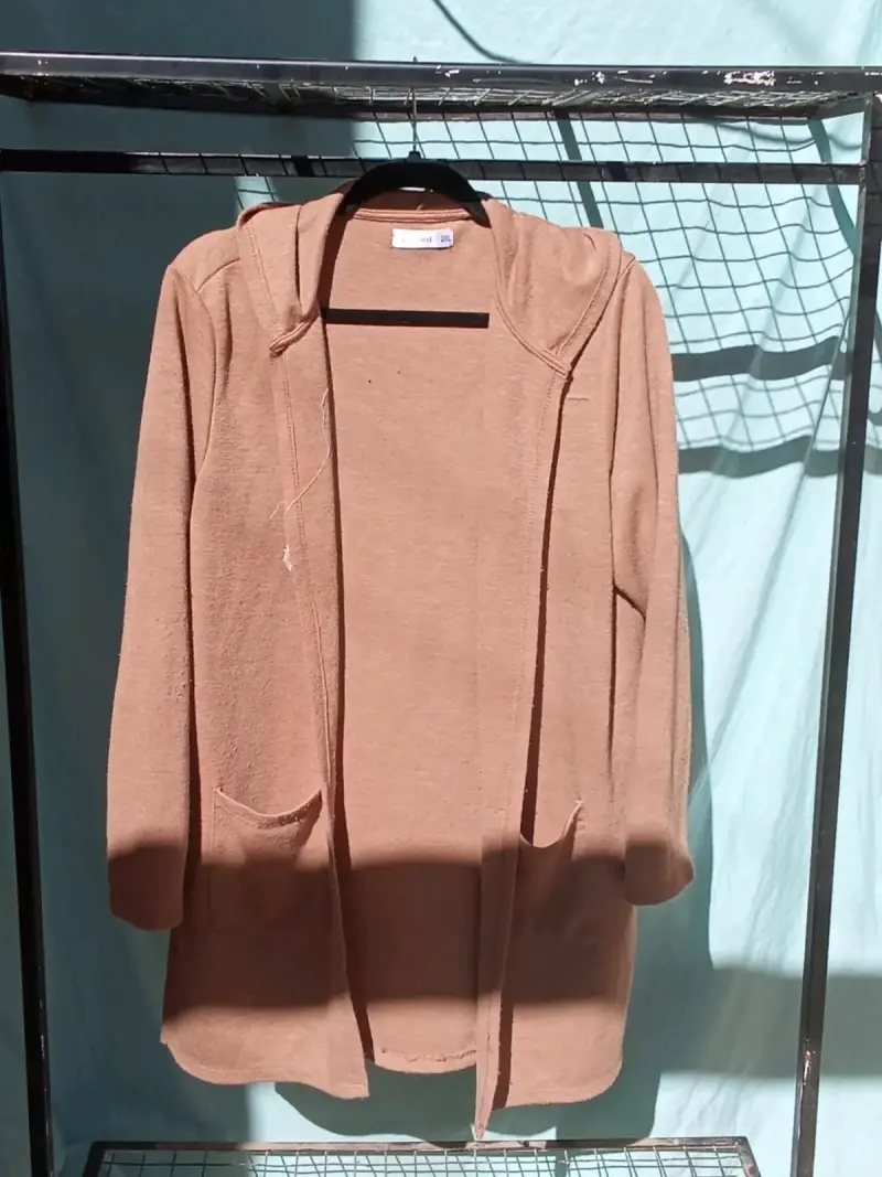 Cárdigan largo beige con capucha