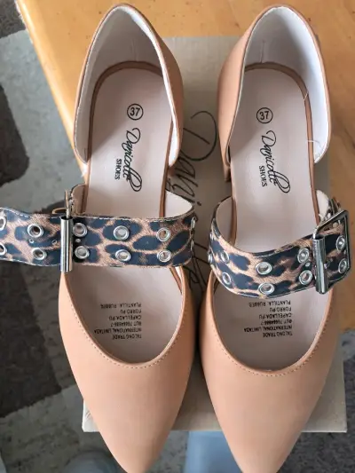 Zapatos de tacón bajo con estampado animal print - miniatura 2