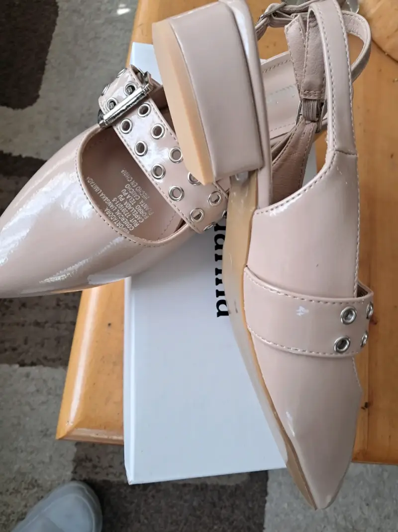 Zapatos de tacón bajo beige con hebillas Adrianna - 3