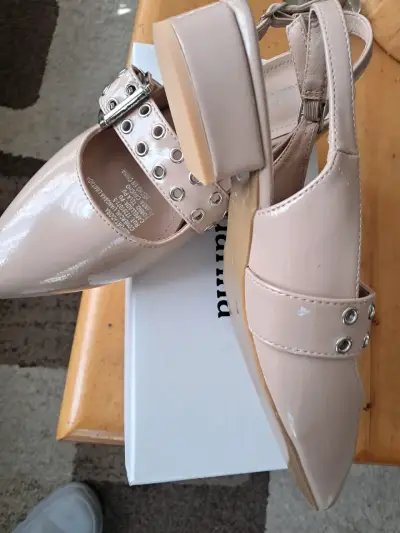 Zapatos de tacón bajo beige con hebillas Adrianna - miniatura 3