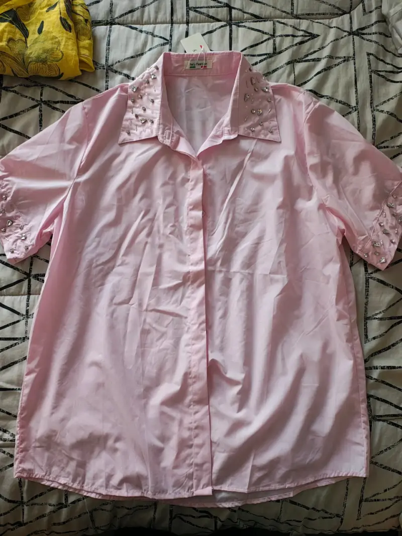 Blusa rosa italiana con detalles brillantes - 1