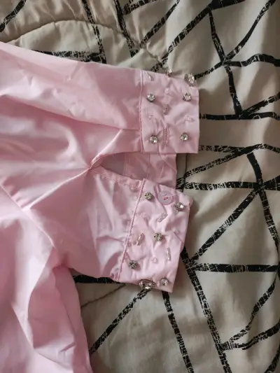 Blusa rosa italiana con detalles brillantes - miniatura 4