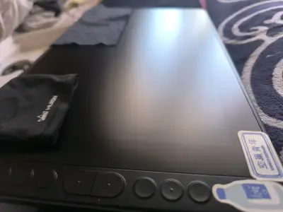 Tableta gráfica Huion Kamvas 13 con pantalla táctil - miniatura 3