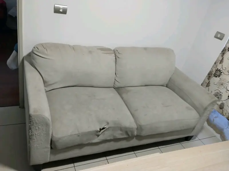 Sofá de dos plazas con funda negra - 3