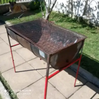 Parrilla de acero con patas rojas - miniatura 2