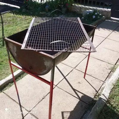 Parrilla de acero con patas rojas - miniatura 5