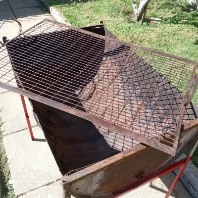 Parrilla de acero con patas rojas - miniatura 6