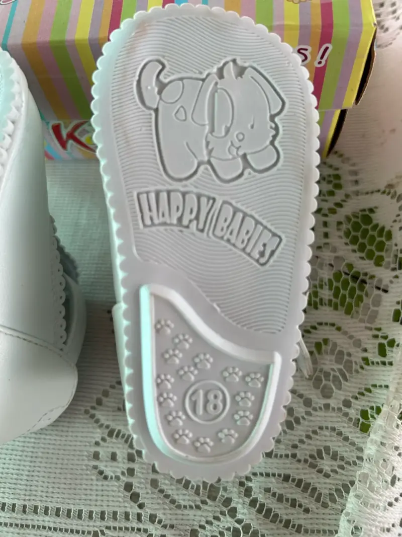 Zapatos de bebé blancos con diseño floral - 3