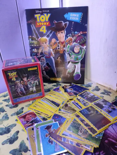 Lote Álbum de Stickers Toy Story 4 Panini - miniatura 1