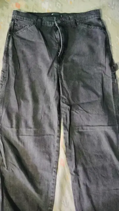 Pantalón cargo gris diseño desgastado en tobillo - miniatura 1