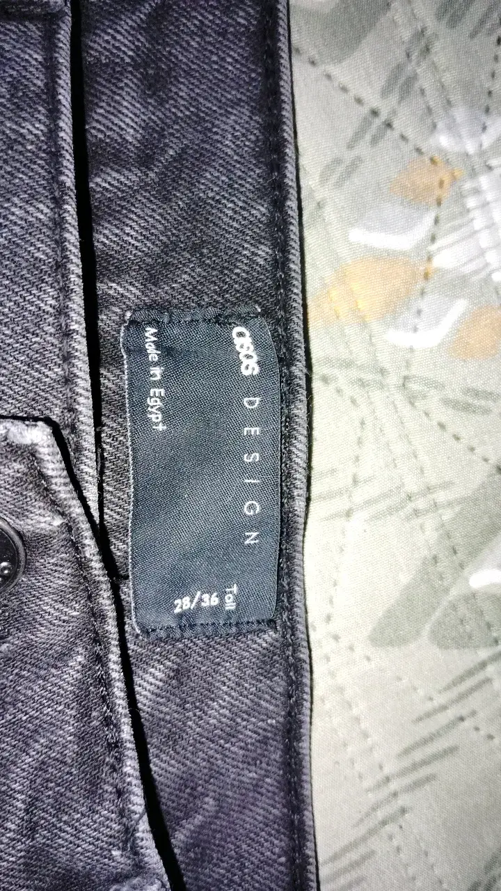 Pantalón cargo gris diseño desgastado en tobillo - 2