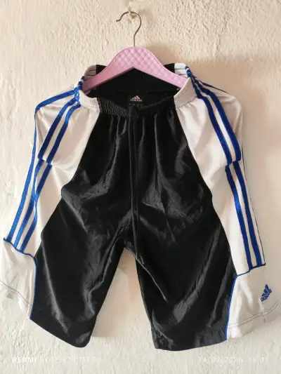 Shorts deportivos Adidas blancos y negros - miniatura 1