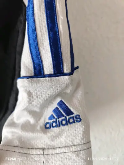 Shorts deportivos Adidas blancos y negros - miniatura 2