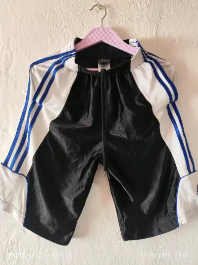 Shorts deportivos Adidas blancos y negros - miniatura 4
