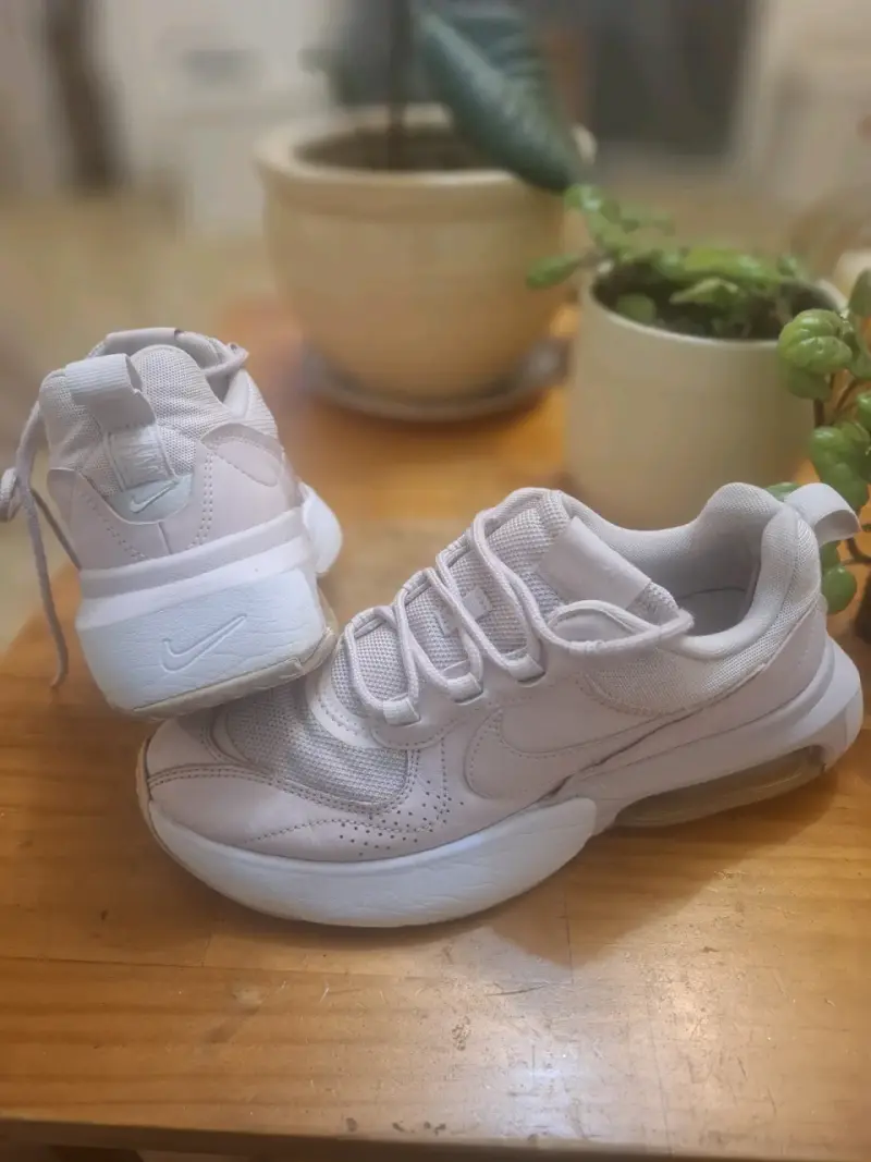 Zapatillas deportivas blancas con cámara de aire - 2